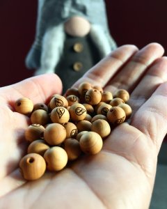 illatos-cedrus-gyongyok-logo-pomanders.jpg