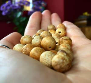 palo-santo-illatos-karkoto-pomanders.jpg