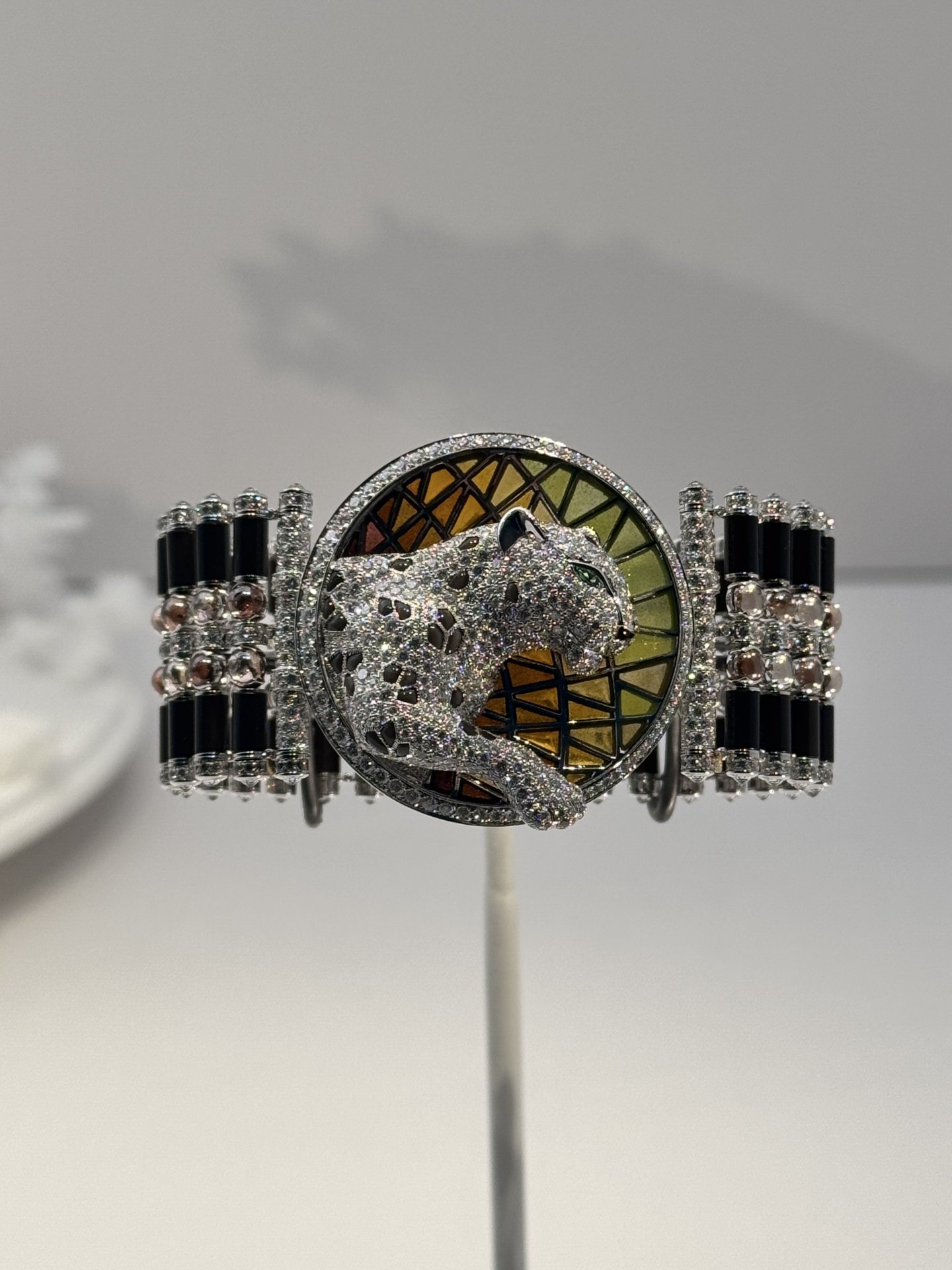 Mesebeli utazás az ékszerek birodalmában avagy a londoni CARTIER kiállítás